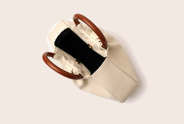 Cream Curve Shell Bag – Soft Structure, Bold Street Style