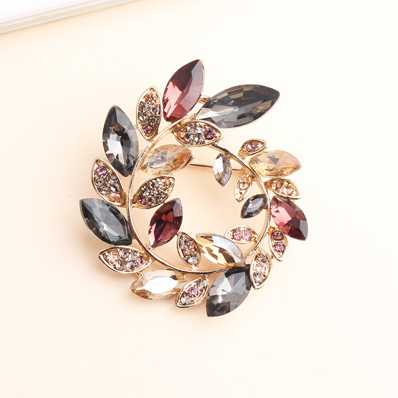 Gray Shiny Wreath Alloy Inlay Rhinestones Brooch