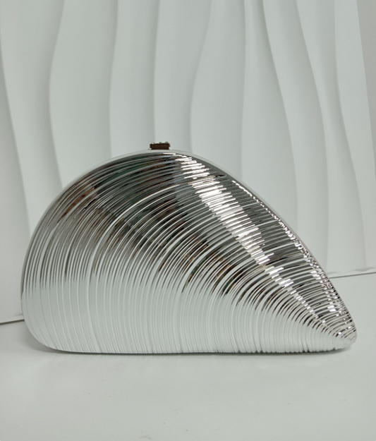 Silver Echo Shell Clutch – Sculpted to Shine